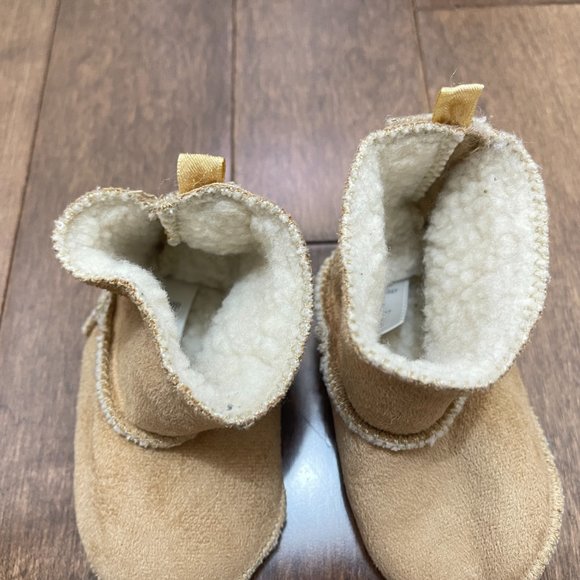 Baby Boy Bundle (6-12 months) Clothes, Boots, Carrier - Picture 6 of 11